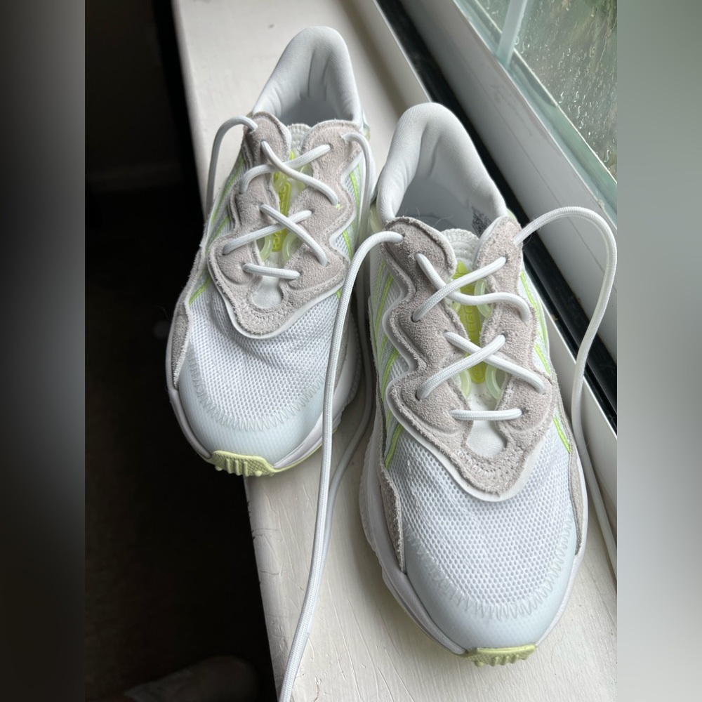 Womens adidas size 5
